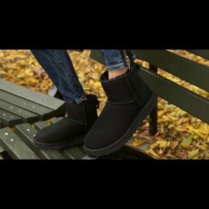 CLASSIC BLACK UGG BOOTS
